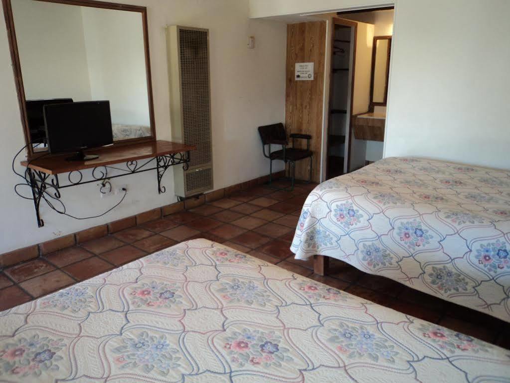 Hotel Cascada Inn Creel Bagian luar foto