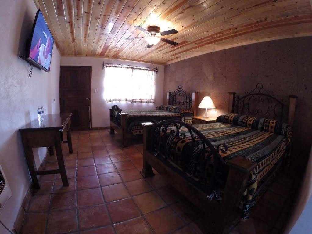 Hotel Cascada Inn Creel Bagian luar foto